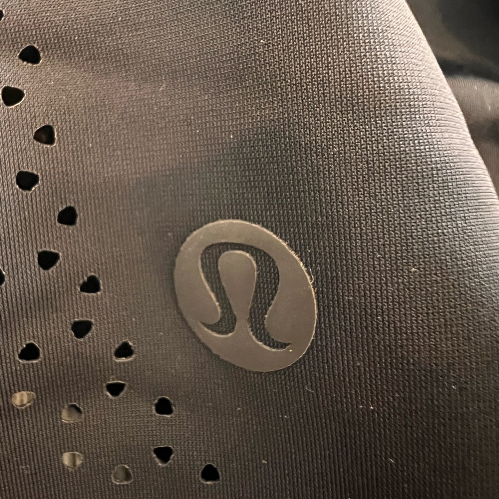 EUC LULULEMON HOTTY TOTTY SHORTS SIZE 6 - Picture 3 of 4